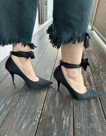 Décolléte nere in raso marca il laccio