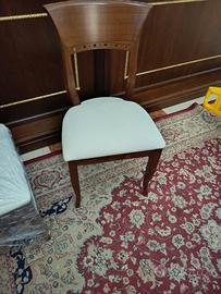 Stock Sedie in Legno Pregiato e Seduta Imbottita