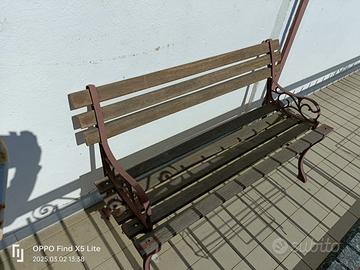 Panchina in ghisa e legno