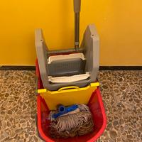 Carrello lavapavimenti professionale mocio