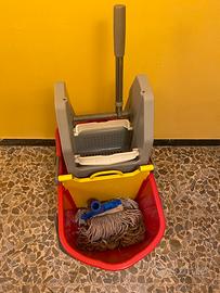 Carrello lavapavimenti professionale mocio