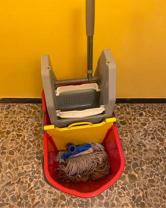 Carrello lavapavimenti professionale mocio
