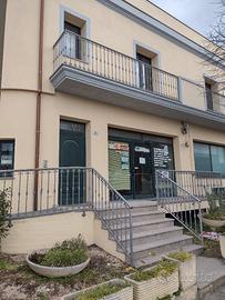 Zona supermercati in un crocevia molto trafficato