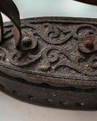 antico ferro da stiro