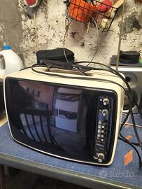 TV bianco e nero vintage anni 60'