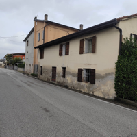 Casa singola e granaio Travettore