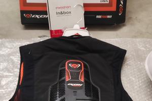 Set gilet airbag ixon e due caschi modulari