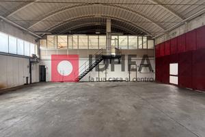 CAPANNONE/NEGOZIO FRONTESTRADA