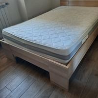 LETTO A UNA PIAZZA E 1/2, COMODINO E TELEVISORE