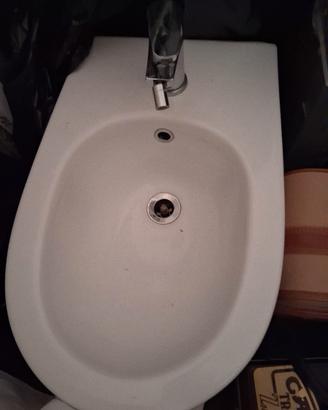Bidet con miscelatore
