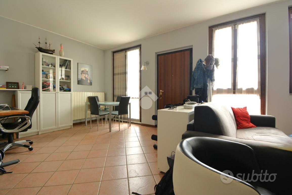 3 LOCALI A CAPONAGO - Vista 3