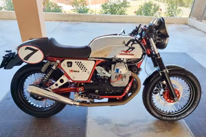 Moto Guzzi V7 Racer