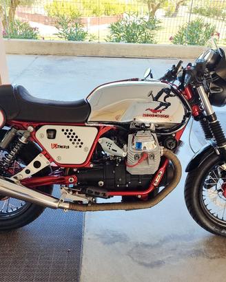 Moto Guzzi V7 Racer