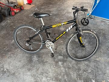 Bicicletta mountain bike Scott