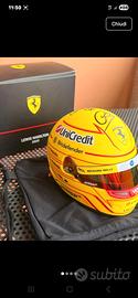 Casco 1/2 Ferrari autografato Lewis Hamilton 