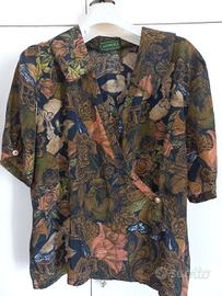 Blusa a maniche corte  con chiusura laterale