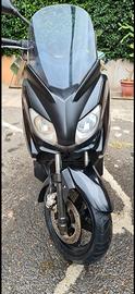 Yamaha X-Max 250