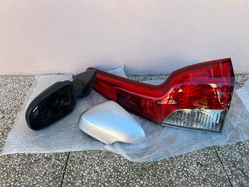 Faro posteriore e specchietto Volvo V 50