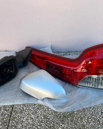 Faro posteriore e specchietto Volvo V 50