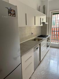 Cucina IKEA con forno e lavastoviglie