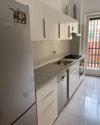 Cucina IKEA con forno e lavastoviglie
