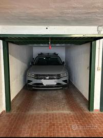 Box auto in centro fronte mare Alassio