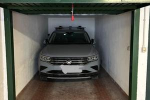 Box auto in centro fronte mare Alassio