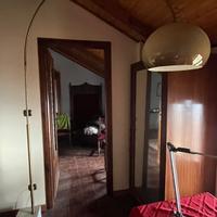 Lampada da terra con base in marmo
