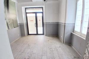 Negozio con 2 vetrine a Palombina nuova