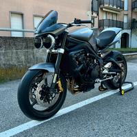 TRIUMPH STREET TRIPLE 675r 2009 - accessoriata