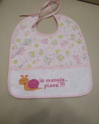 Bavaglino ricamato punto croce 'io mangio piano'