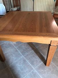 Tavolo 120x120 in legno massello