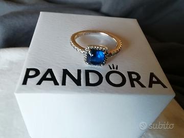 Anello pietra quadrata luce blu