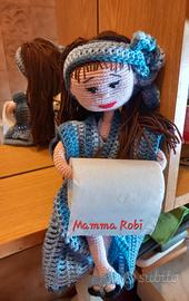 Bambola porta carta iginica amigurumi 