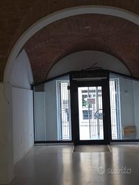 Locale commerciale a Pontedera centro