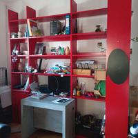 UEGENTE Scaffale angolare di design rosso e bianco