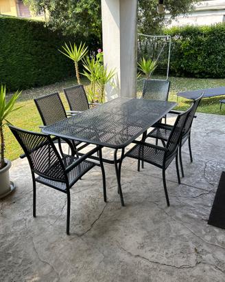 Tavolo da giardino con sei sedie