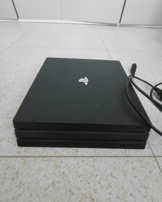Playstation 4 pro con con controller e giochi