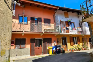 Ampia casa semi indipendente ristrutturata con cor
