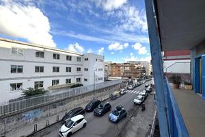 4 LOCALI A NAPOLI