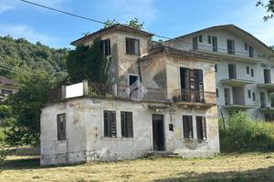 CASA DI CORTE A BROCCOSTELLA