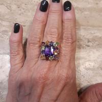 Anello con pietre naturali