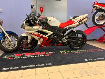 Yamaha YZF R1 AKRAPOVIC