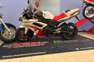 Yamaha YZF R1 AKRAPOVIC