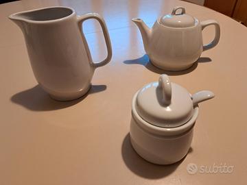 Teiera, lattiera e zuccheriera 