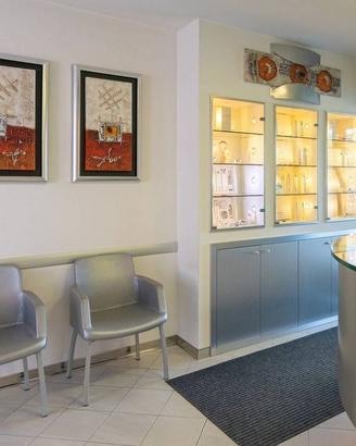 Immobile di 650 m² con più di 5 locali a Modena