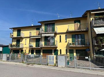 VILLA A SCHIERA CENTRALE A AGNADELLO