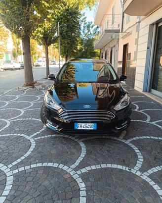 Ford  Focus station wagon  Titanium ( x )