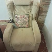 Poltrona relax elettrica con doppio motore.