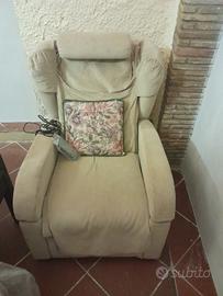 Poltrona relax elettrica con doppio motore.